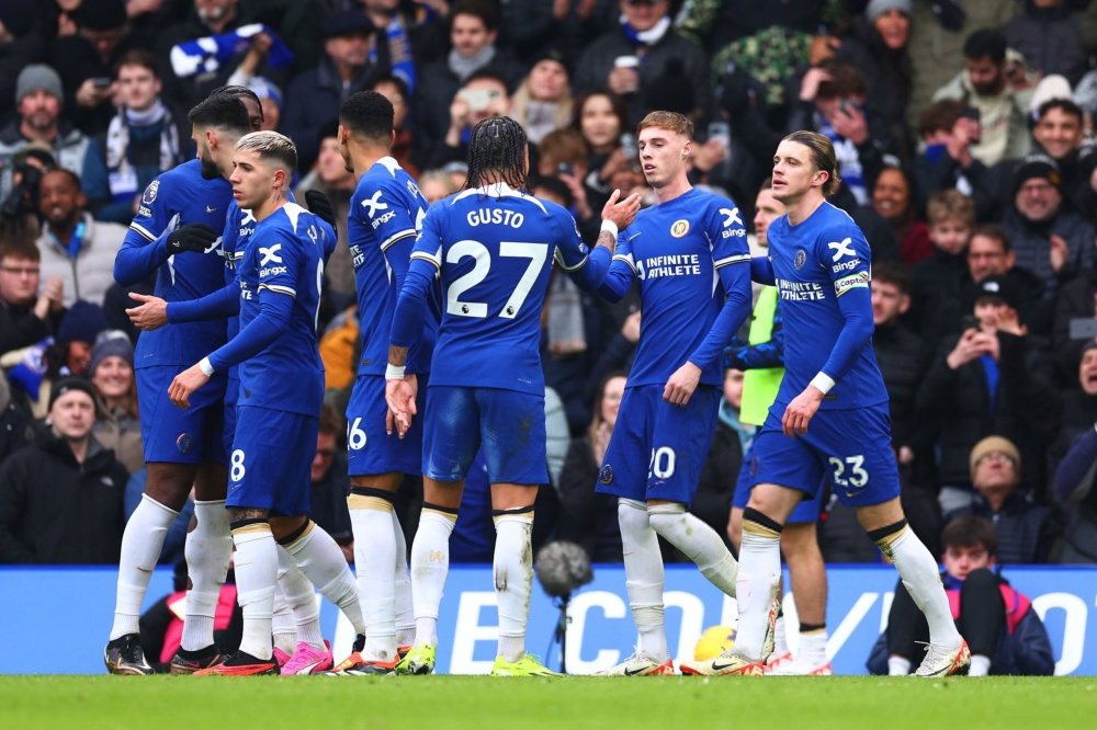 安东内拉晒为蒂亚戈庆生照，举办了一个巴萨主题生日派对（安东内拉分享蒂亚戈生日照，巴萨主题派对温馨举行）