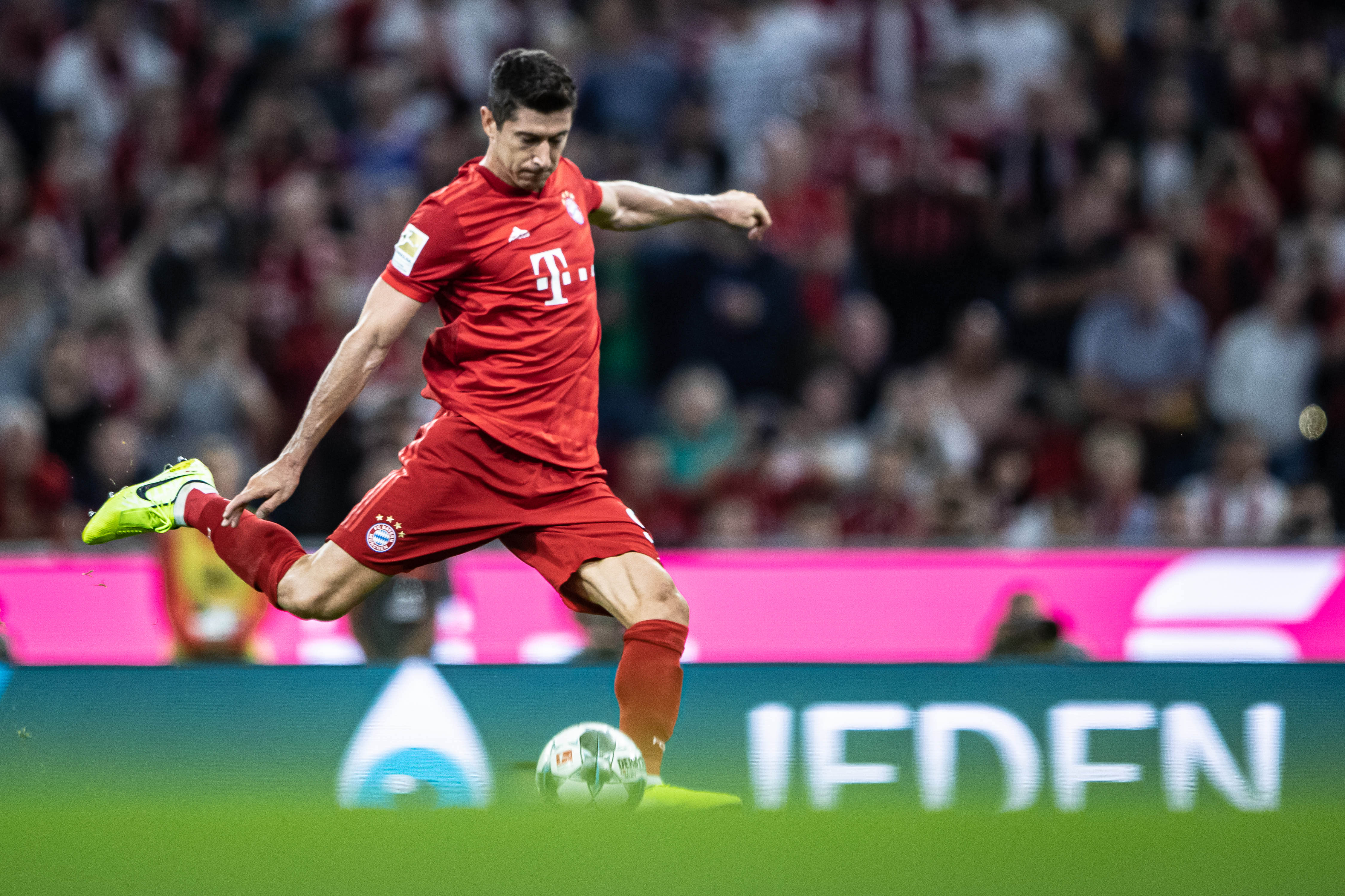 英超前瞻：利兹联伤兵满营残阵出征，切尔西近期状态极为出色（英超前瞻：利兹联伤病缠身客场出击，切尔西近况火热）