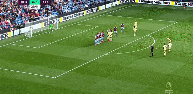 多特蒙德球迷挂横幅，反对海外比赛并攻击西甲高层（多特蒙德球迷打出标语，抵制海外办赛并抨击西甲高层）