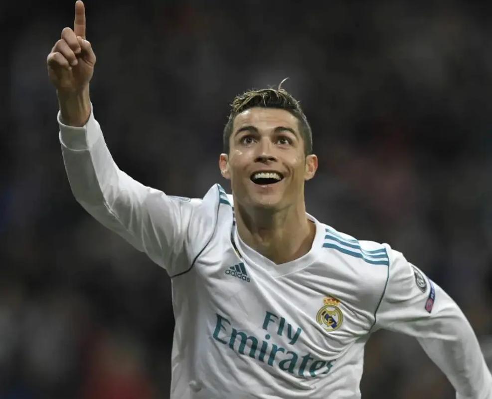 都体：佛罗伦萨球迷说DV9是“吉普赛人”，俱乐部被罚款2万欧（都体：佛罗伦萨球迷辱称DV9为“吉普赛人”，俱乐部遭罚2万欧）