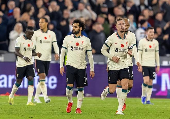 水晶宫与斯特拉斯堡赛前，维埃拉现身法国酒吧和球迷一起观战（水晶宫战斯特拉斯堡前，维埃拉现身法国酒吧与球迷同看比赛）