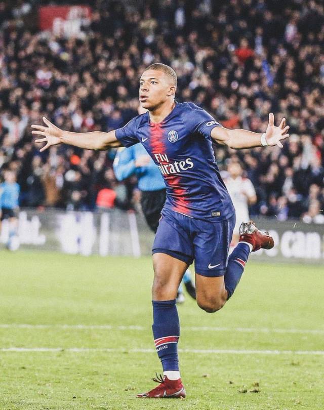 世体：巴萨仍考虑签格里马尔多；坎塞洛、穆尼奥斯也愿意加盟（世体：巴萨未放弃格里马尔多，坎塞洛和穆尼奥斯同样愿加盟）